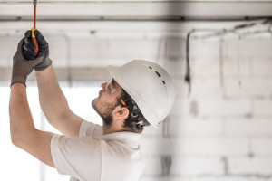 В Коврове монтажник собрался отсудить миллион за травму руки