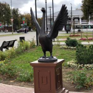 В Гусь-Хрустальном появился бронзовый Гусь Удачи