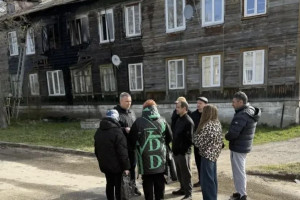 Во Владимире пожар уничтожил деревянный барак в Мостострое