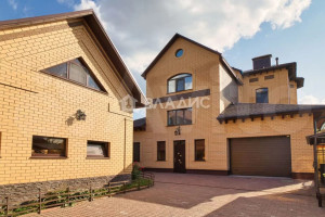 Во Владимире выставили на продажу коттедж за 145 млн рублей