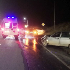 Под Александровом столкнулись две легковушки: водители пострадали