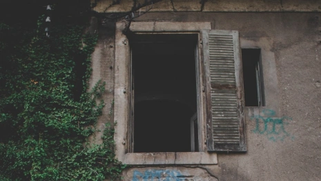 Во Владимире чиновницу обвинили в заселении людей в аварийный дом рядом с психдиспансером