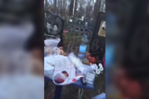 Директор школы отреагировала на устроенное ученицами застолье на кладбище в Коврове