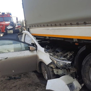 Под Владимиром легковушку смяло после столкновения с фурой