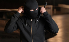 В Гусь-Хрустальном ранее судимый мужчина ограбил семью бойца СВО