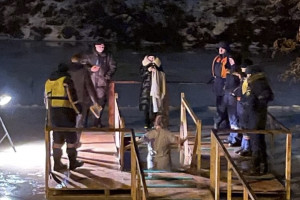 Во Владимире верующие купались на Крещение в озере Глубоком вопреки запрету