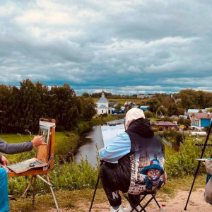 Художники из Ямала устроили пленэр в Суздале