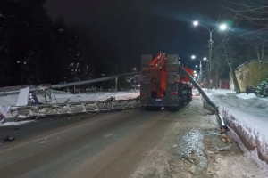 В Судогде грузовик снес трубы теплотрассы