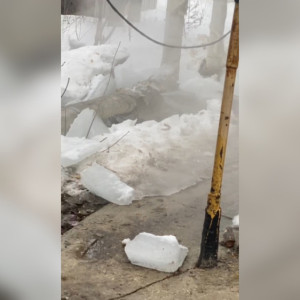 Во Владимире на Алябьева прорвало трубу и оборвались провода