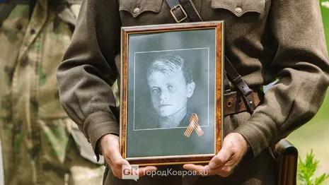 Найденные под Псковом останки летчика-красноармейца перезахоронили в Коврове 