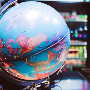 Эмоциональный день у весов и продуктивный – у водолеев. Гороскоп на 31 декабря