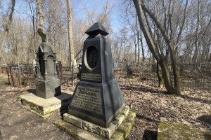 В Муроме довели до ужасного состояния могилу известного художника и физика