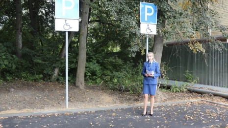 В Александрове чиновники «забили» на просьбу женщины создать парковку для инвалидов