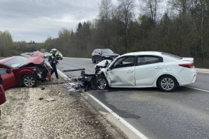 Во Владимирской области водитель иномарки погиб при лобовом столкновении