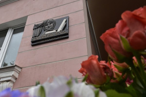 Во Владимире на доме известного автора авантюрных детективов открыли мемориальную доску  
