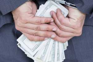 В Кольчугино оштрафовали передавшего взятку инспектору ДПС мужчину