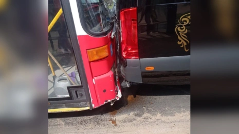 Во Владимире автобус 20с врезался в катафалк