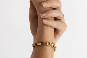 Владимирским пенсионерам предложили покупать браслеты с геолокацией