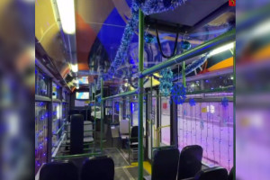 Во Владимире на улицы города вышел новогодний троллейбус