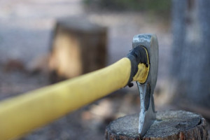 Житель Владимирской области зарубил приятеля топором и двумя ножами