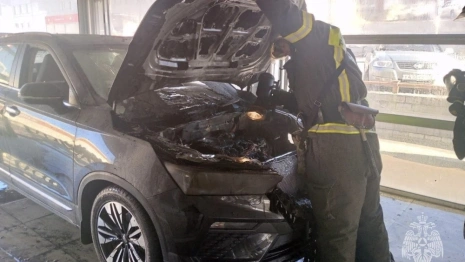 В одном из автосалонов во Владимире сгорела дорогостоящая иномарка