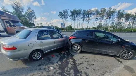 На трассе во Владимирской области водитель сдавал назад и въехал в иномарку
