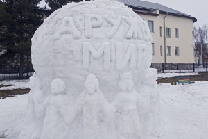 Мастер из Юрьев-Польского вылепил последнюю за зиму-2024 снежную фигуру