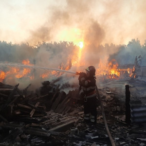 Во Владимирской области дотла сгорели дачный дом, гараж и сараи