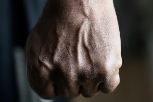 Во Владимире 19-летний парень до смерти избил престарелую мать друга