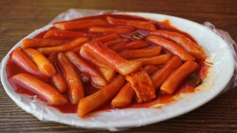 Наркодиспансер и роддом во Владимире отказались от поставщика, готовившего еду в подвале