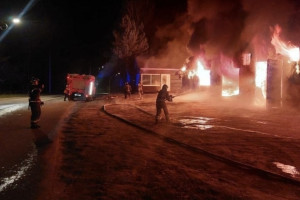 В Карабаново ночью загорелся автосервис