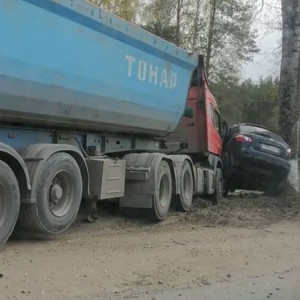 В Коврове Nissan влетел под грузовик: погиб водитель кроссовера