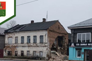 В Судогде рухнула стена дома на улице Ленина