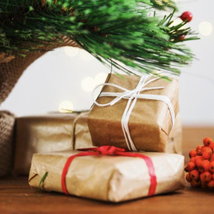 Стало известно, что россияне хотели бы изменить в новогодних подарках