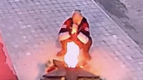 История с осквернением Вечного огня в Костерево дошла до Бастрыкина