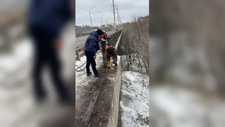 Во Владимире начали менять ограждения на мосту через Клязьму