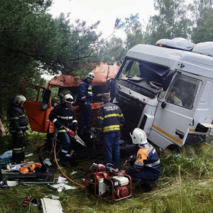 В Судогодском районе столкнулись 2 фуры: один из водителей пострадал