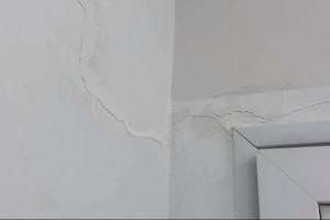 Во Владимире построенная 3 года назад школа за 953 млн рублей начала рушиться