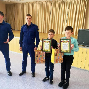 Двух школьников из Камешково наградили за помощь в поимке наркоторговца 