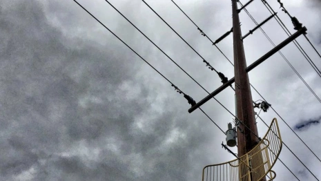 Во Владимирской области мужчина зацепился за электрические провода и погиб