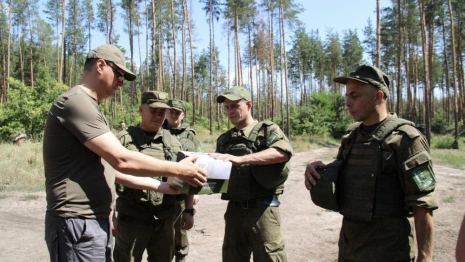 Владимирский губернатор привез в зону СВО квадрокоптеры и тепловизоры