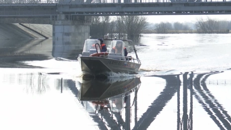 Владимирцам пригрозили штрафом за отдых на воде у церкви Покрова на Нерли