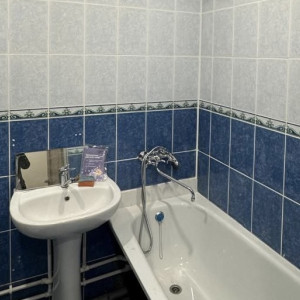 В Меленках чиновники оставили девушку-сироту без законного жилья