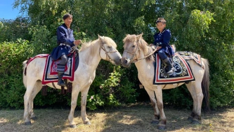 Коневод из Якутии с сыном добрался до Владимирской области
