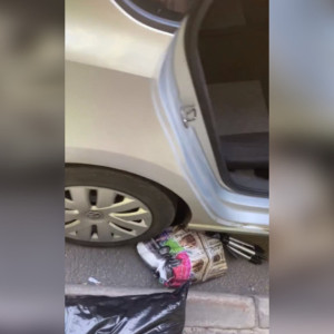 Во Владимире таксист вышвырнул пассажирку и проехался по вещам