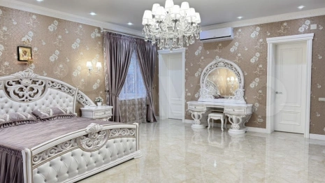 В селе под Суздалем выставили на продажу коттедж за 100 млн рублей