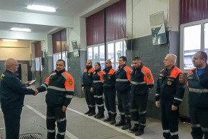 Владимирских спасателей наградили за спасение девочки из реки