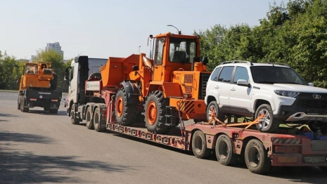 Из Владимира в Докучаевск выехала колонна коммунальной техники