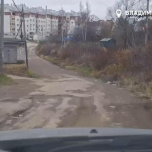 Во Владимире учащимся четырех школ приходится пробираться в школу по бездорожью в темноте