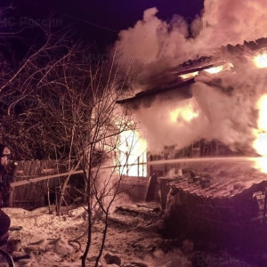 В деревне под Гороховцом мощный пожар охватил частный дом